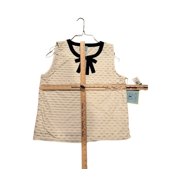 CeCe Tank Top Women SZ L Beige Ruffle Keyhole Neck Sleeveless Polyester Stretch - Picture 4 of 4